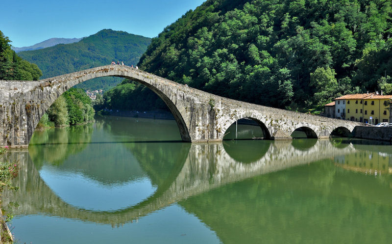 Ponte del Diavolo in Borgo a Mozzano (20km)